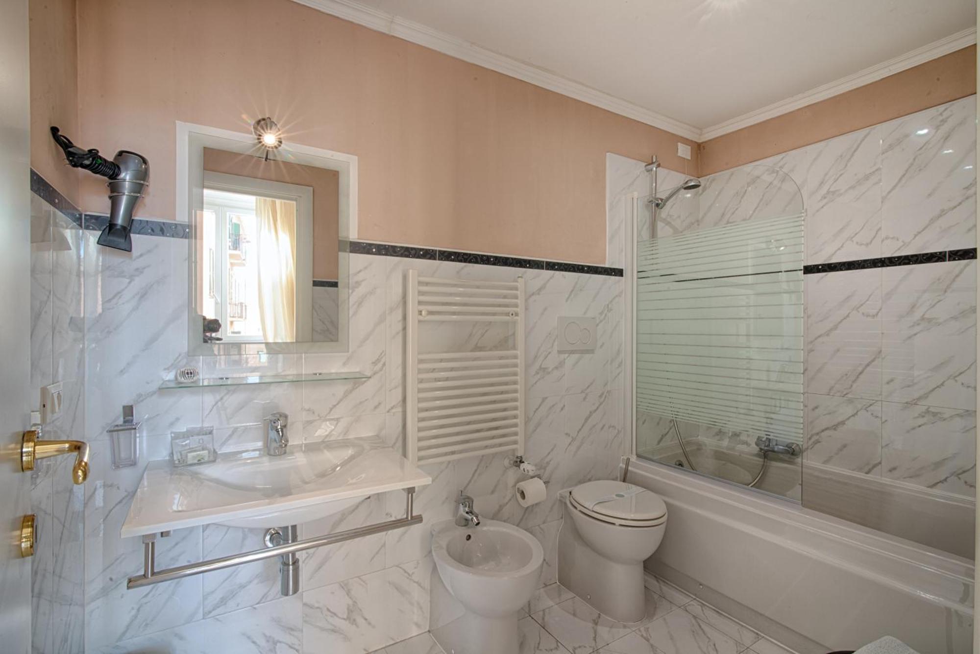 Home Grifondoro Affittacamere ジェノヴァ エクステリア 写真